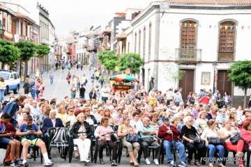 Máxima expectación en la bajada de la Virgen del Pino (Foto Antonio Alí)